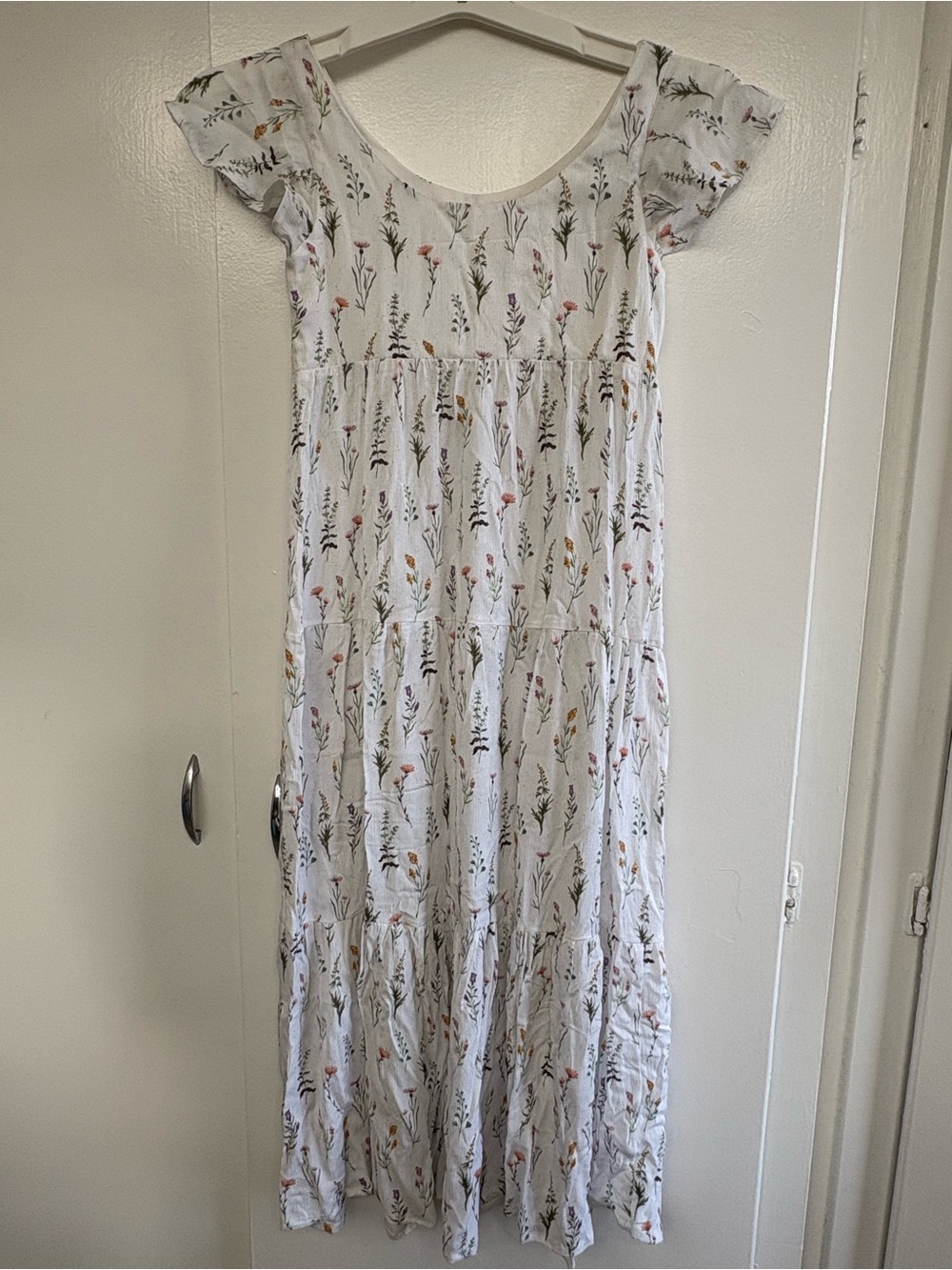 Women's White Floral Maxi Dress - Lightweight Summer Tiered Dress